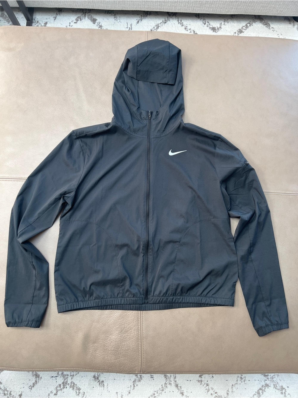 Nike Women's Black Full-Zip Hooded Windbreaker Jacket Small